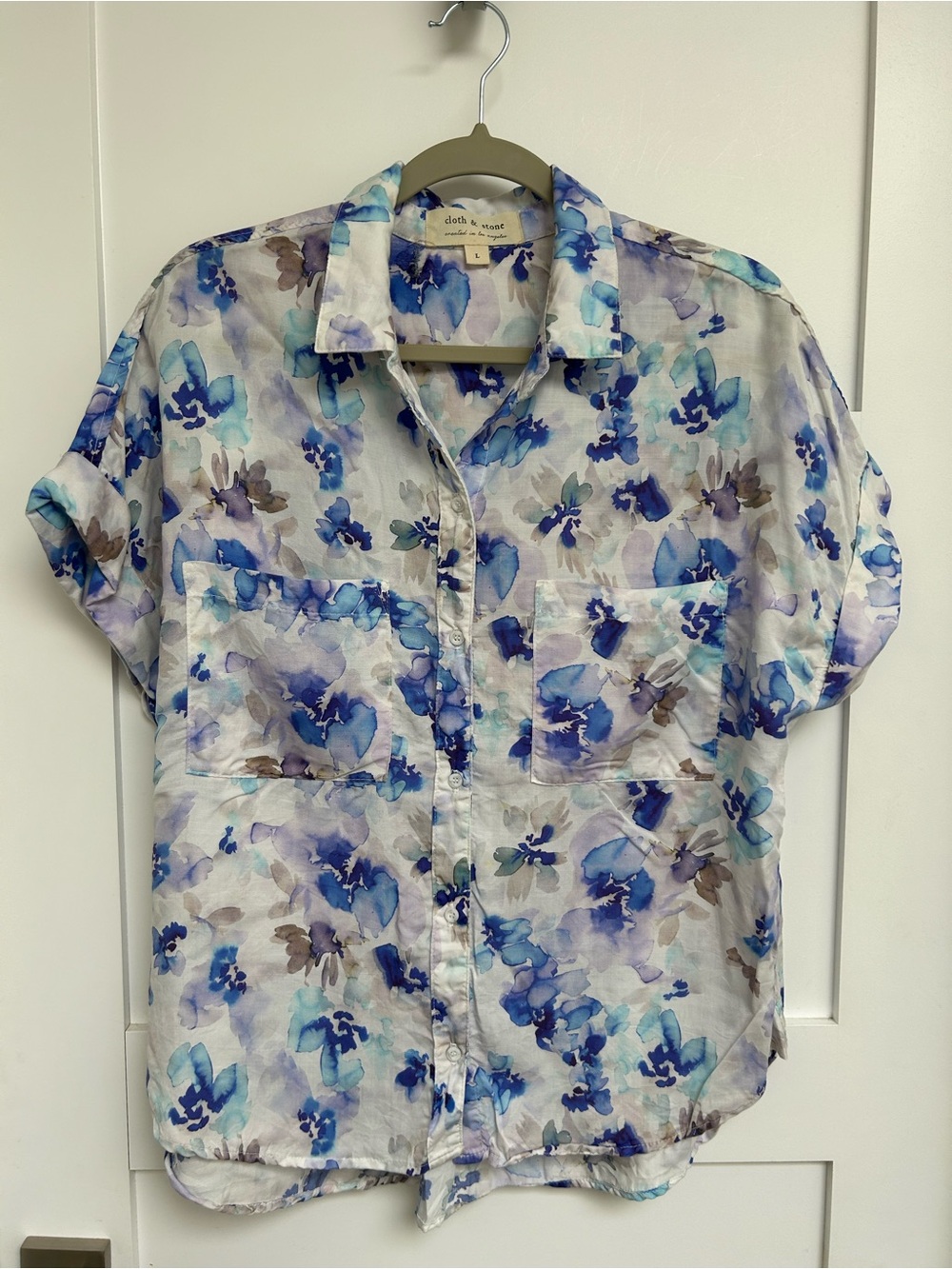 💠 Cloth & Stone Blue and White Floral Short-Sleeve Shirt